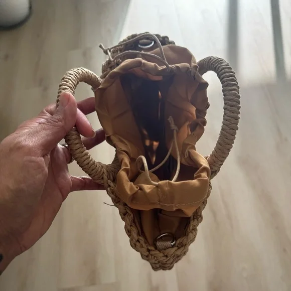 Half Moon 🌙Tan Woven Tote Bag - Picture 2 of 5